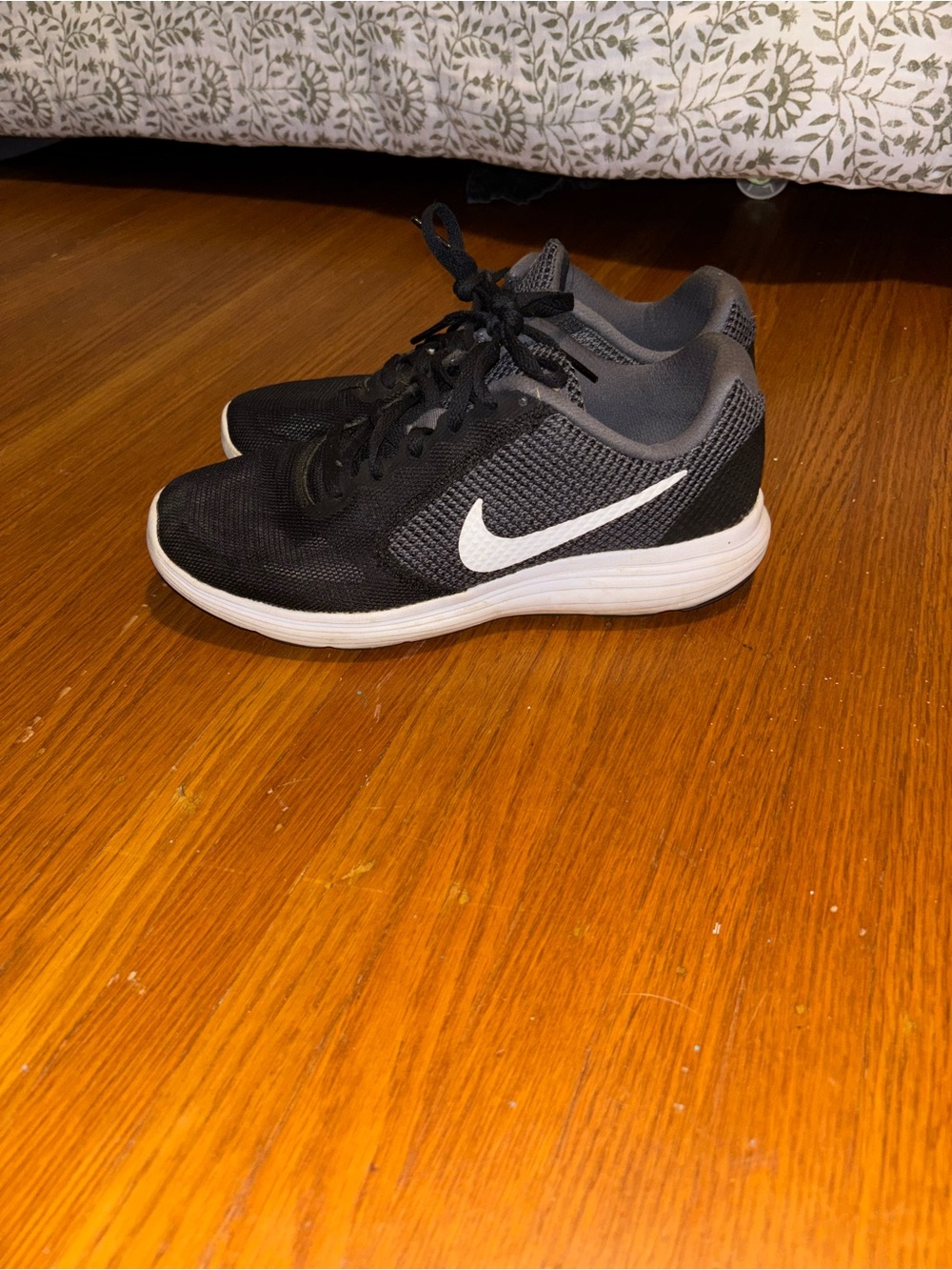 Nike Black and Gray Mesh Running Shoes